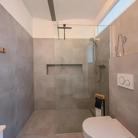 Moderne Und Gemutliche Maisonette-ferienwohnung Mit Terrasse Und Wallbox Im Farmhouse Bei Zittau *