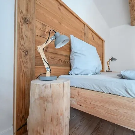 Moderne Und Gemutliche Maisonette-ferienwohnung Mit Terrasse Und Wallbox Im Farmhouse Bei Zittau Eckartsberg