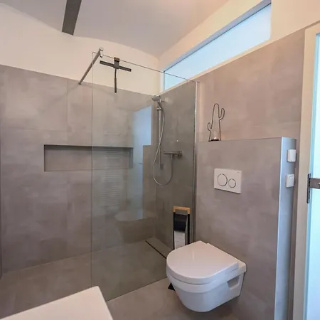 شقة Moderne Und Gemutliche Maisonette-ferienwohnung Mit Terrasse Und Wallbox Im Farmhouse Bei Zittau *
